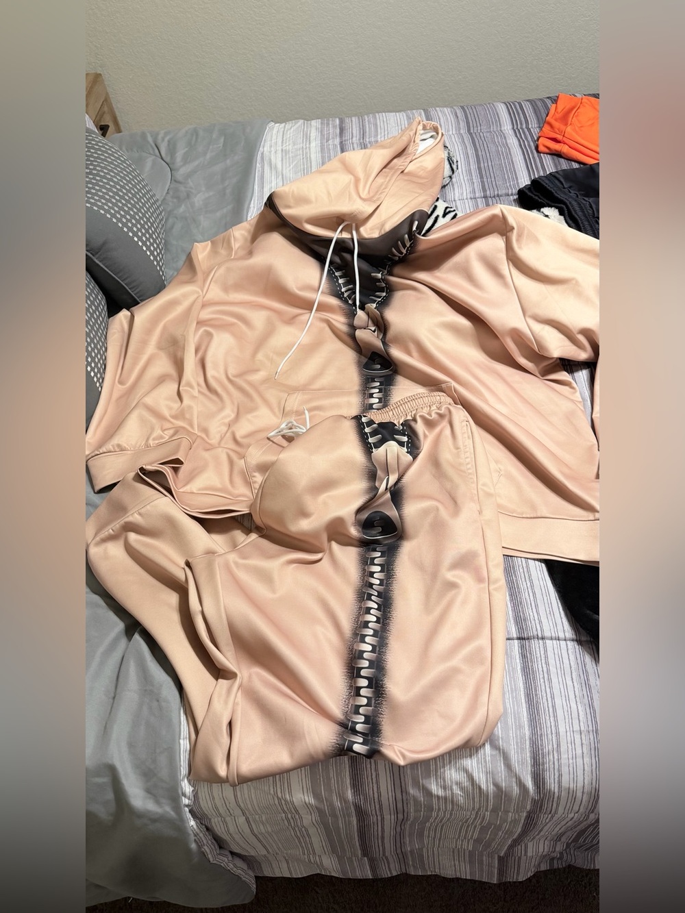 Beige Zipper-Print Hoodie & Jogger Set